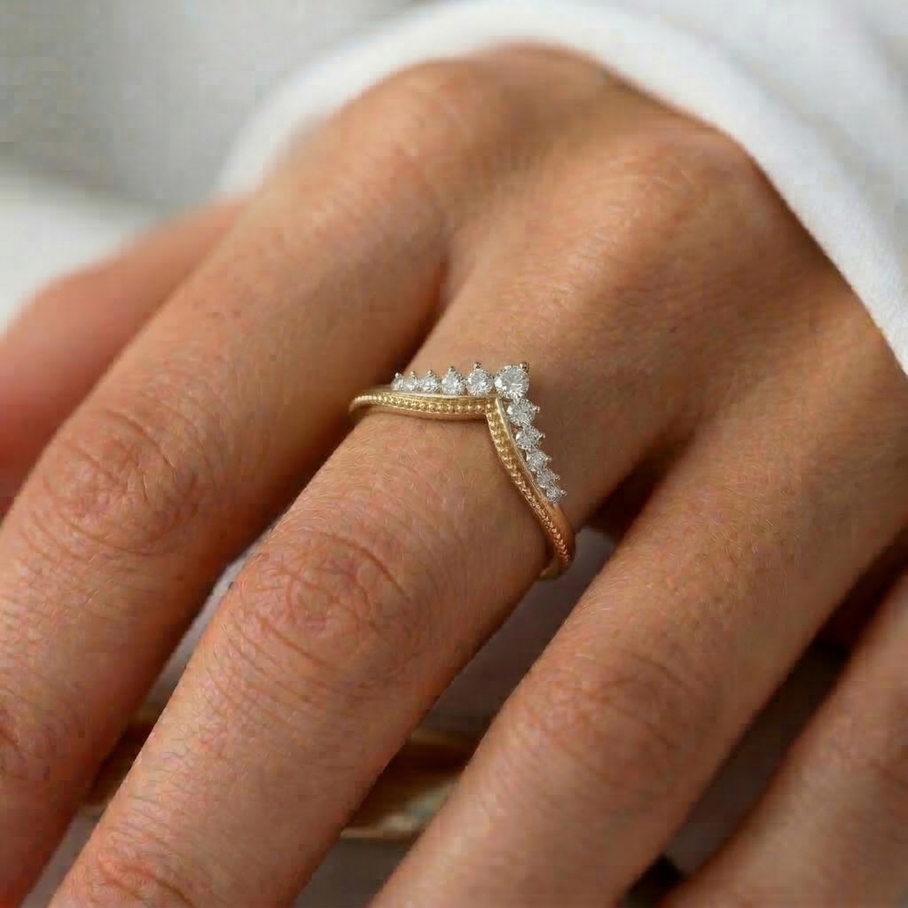 The Polaris Crest Ring - Lab Grown Diamonds