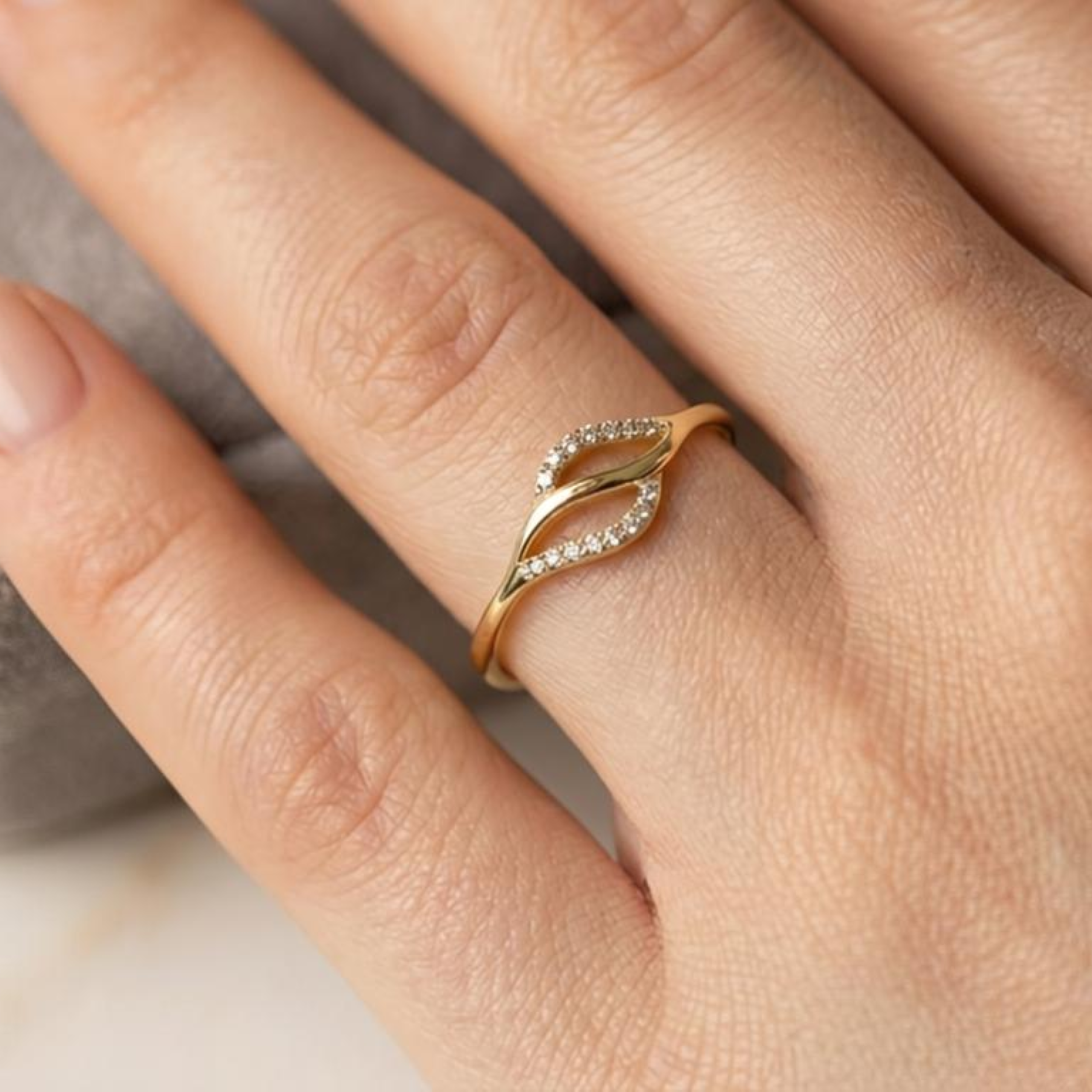 The Eternal Curve Ring - Lab Grown Diamonds